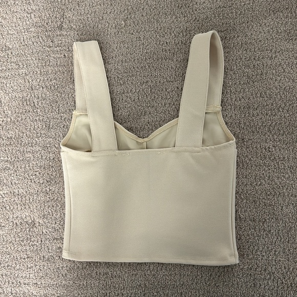 Cream tailored Abercrombie and Fitch crop top - Picture 2 of 3